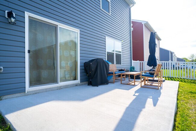 Foto del edificio - 144 Fellowship Dr