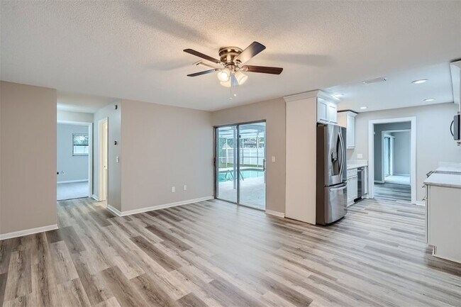 Building Photo - 6101 27th St S, St. Petersburg, FL, 33712