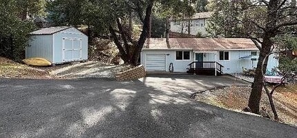 Building Photo - 20404 Deerhaven Dr
