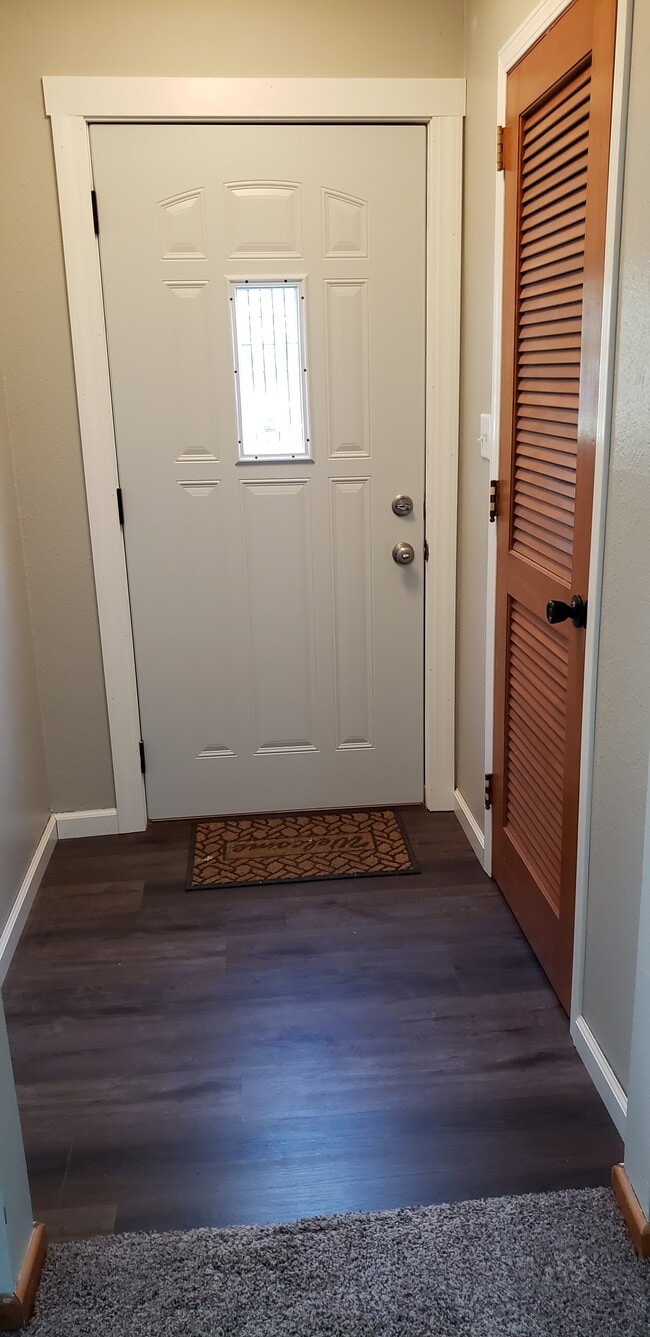 Front Entry - 502 5th St E