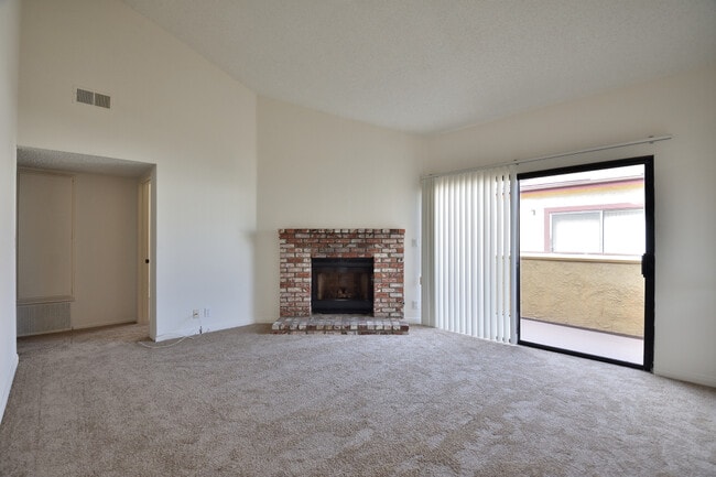 Building Photo - 425 Sierra St