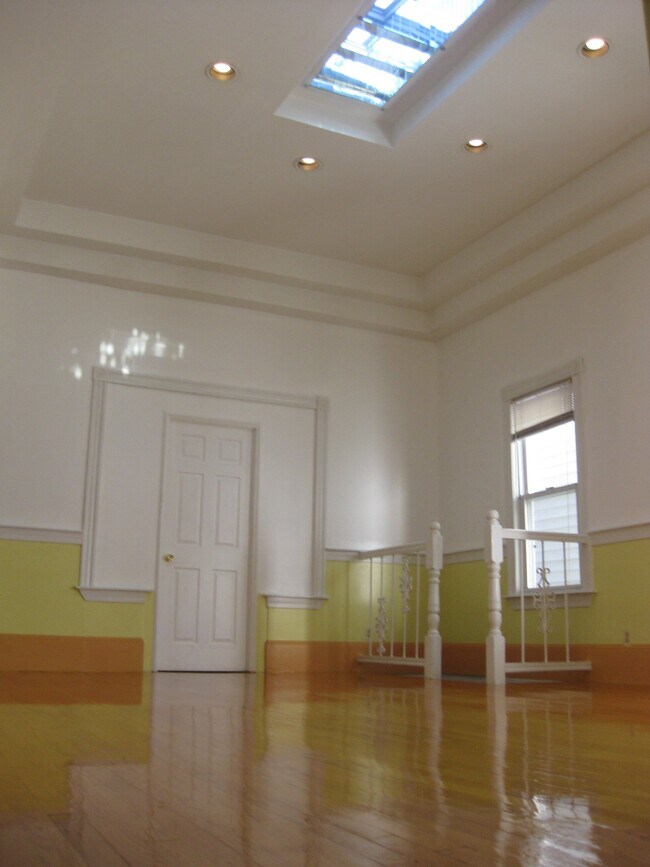 Foto del edificio - 235 Heath St