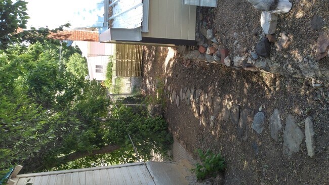 Building Photo - 532 N 6th St