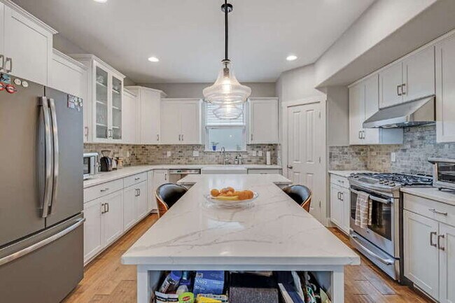 Foto del edificio - Beautiful mountain views from a Gold Hill Mesa corner lot with a hot tub!