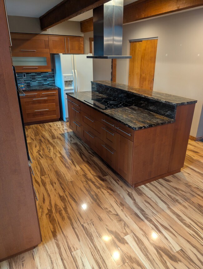 Isla - 7915 Glendale Milford Rd