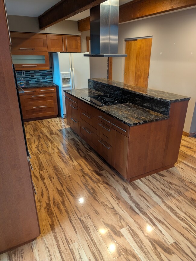 Island - 7915 Glendale Milford Rd