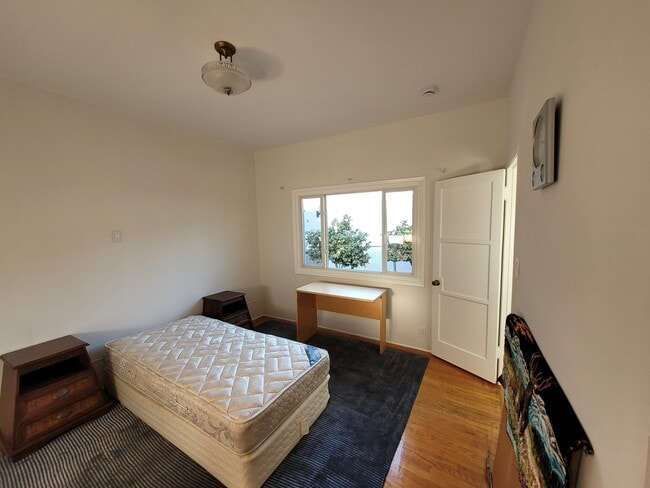 Foto del edificio - 10528 Ayres Ave