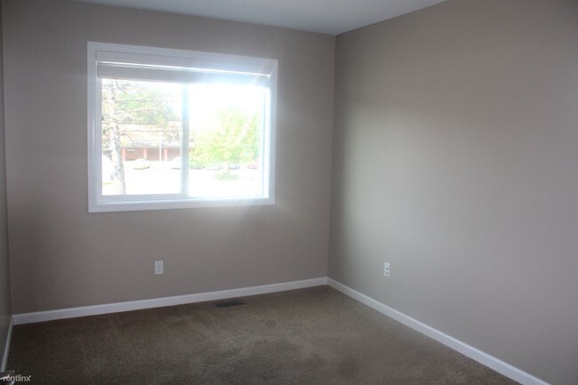 Foto del edificio - 3 br, 1.5 bath Duplex - 2402 Morning Dawn Dr
