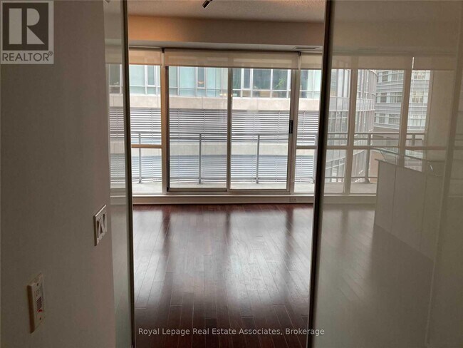 Building Photo - 220 Victoria St