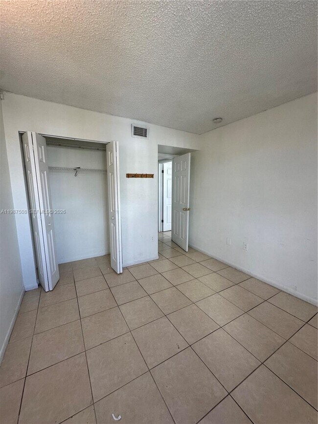 Building Photo - 9701 Fontainebleau Blvd