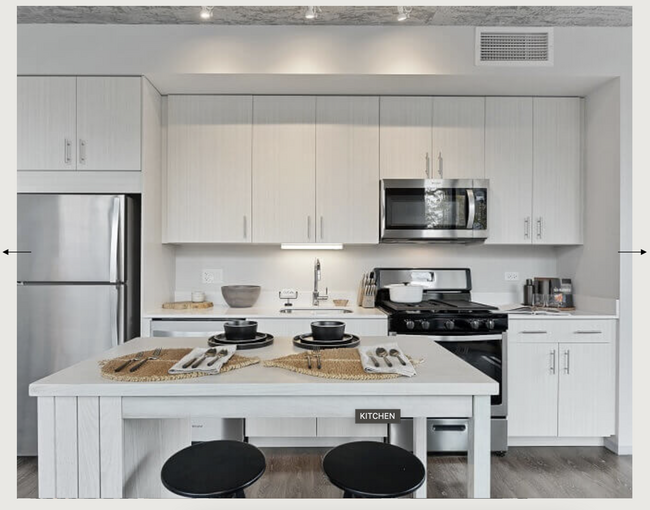 Kitchen - 601 S Clark St
