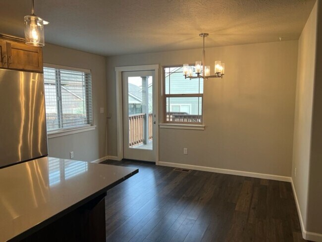 Foto del edificio - Newer home in NW Redmond