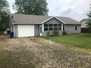 Building Photo - 1487 Hillcrest Dr