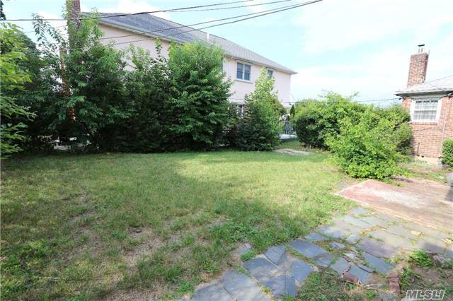 Building Photo - 169-15-169-69 69th Ave