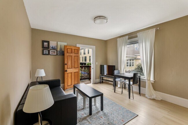 Building Photo - #825 Full room in Oakland 3-bed / 1.0-bat
