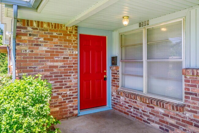 Foto del edificio - 1509 NE 33rd St