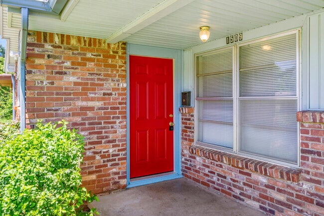 Photo - 1509 NE 33rd St House