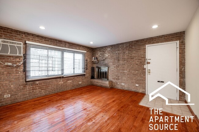 Building Photo - 715 W Diversey Pky