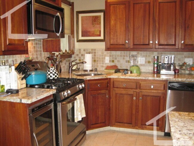 Building Photo - Large Renovated Unit in Lower Allston