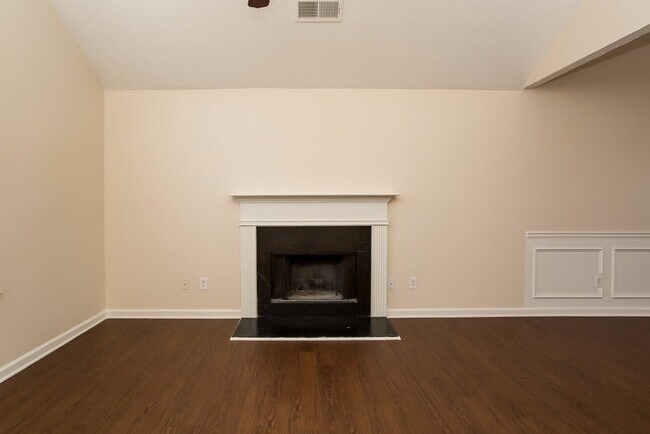 Foto del edificio - 449 Lake Ridge Ln