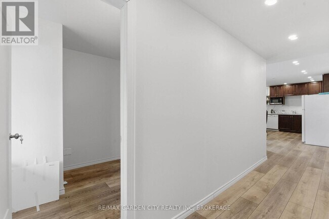 Building Photo - 25 Pelham Rd