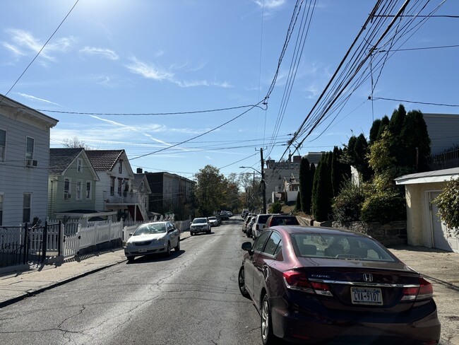 Quiet dead end street - 240 Sommerville Pl