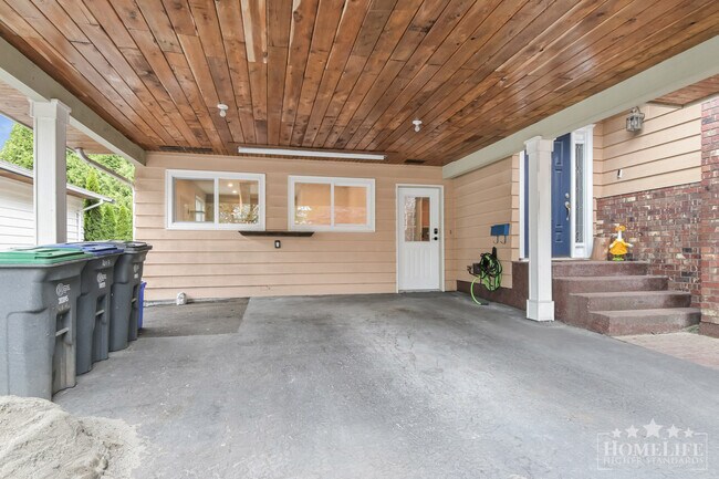Photo du bâtiment - Brand New 1 Bedroom Ground Level Suite in Quiet Cloverdale Neighbourhood