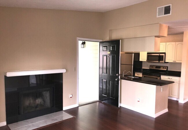 Building Photo - 2550 N Alafaya Trail