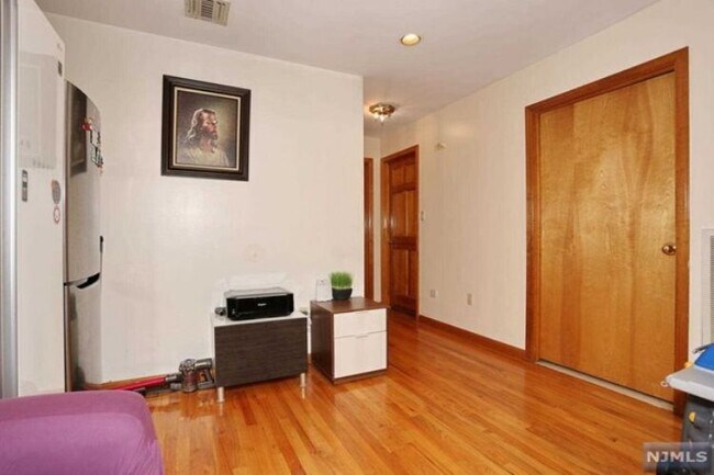Foto del edificio - 303 E Homestead Ave