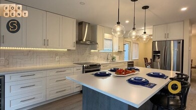 Building Photo - 1229 11th Av E