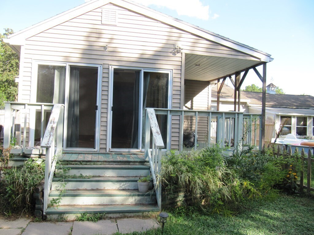 47.5 Western Cir, Westfield, MA 01085 Townhouse for Rent in Westfield