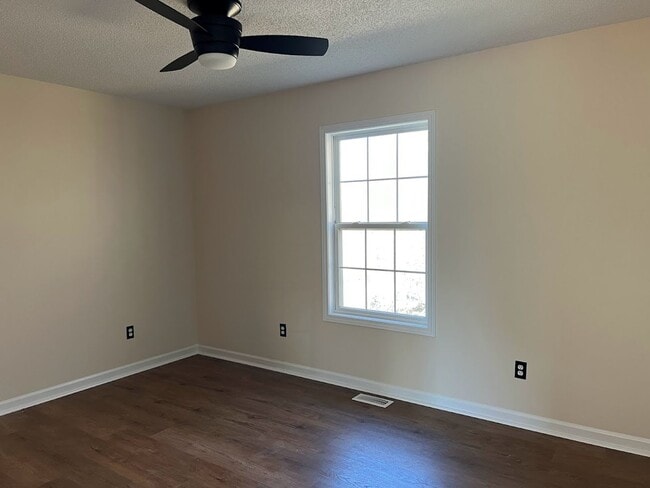 Building Photo - 129 Meadowlark Drive