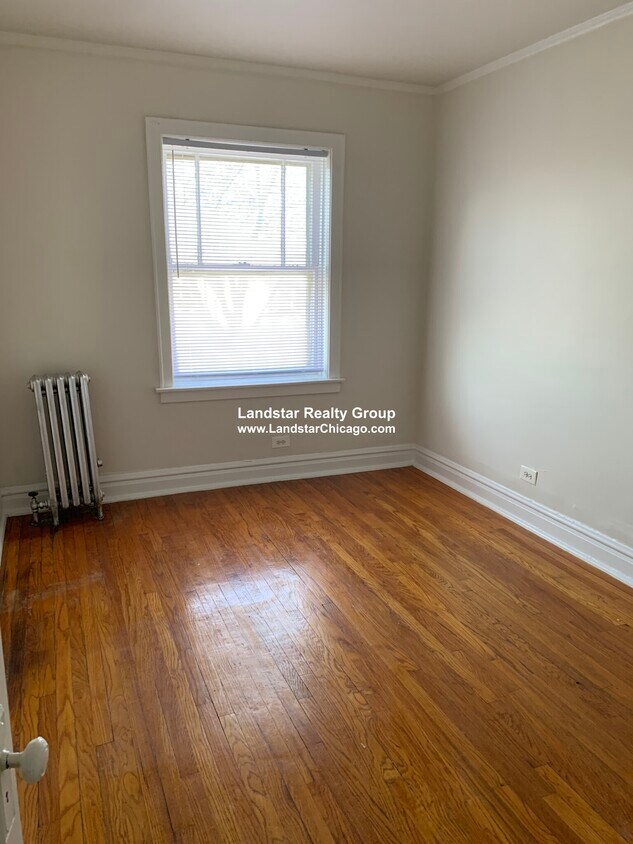 Primary Photo - 4635 N Elston Ave