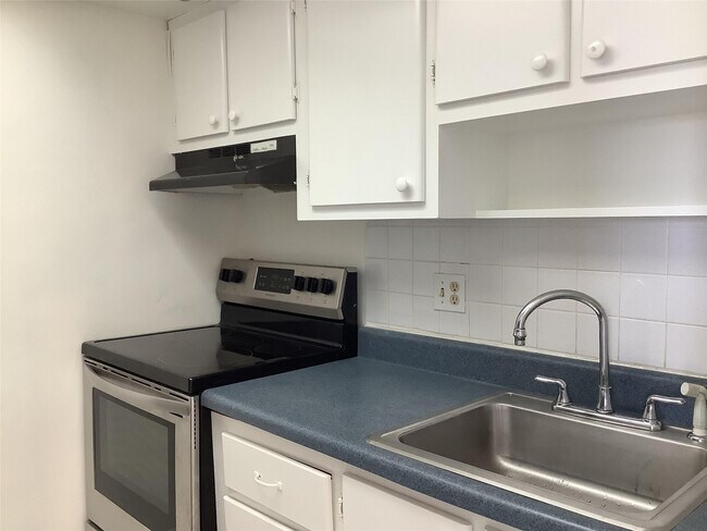 Foto del edificio - 455 Golden Isles Dr