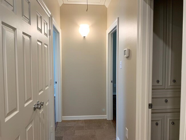 Building Photo - 1014 Roxella St