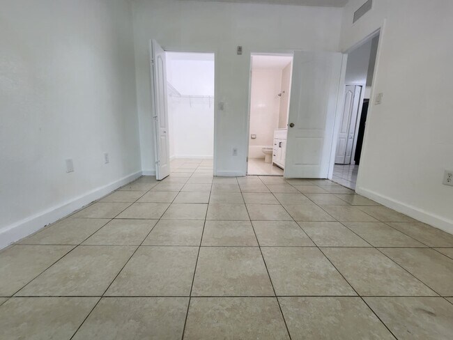 Foto del edificio - 1539 SE 27th St
