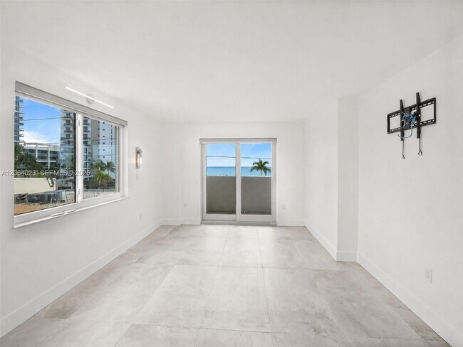 Foto del edificio - 6725 Harding Ave