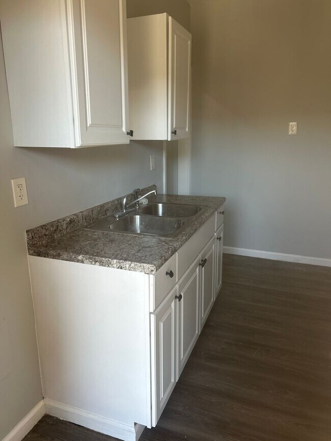 Foto del edificio - E. 185/Lake Shore 1 Bedroom *1/2 OFF SECURITY DEPOSIT SPECIAL*