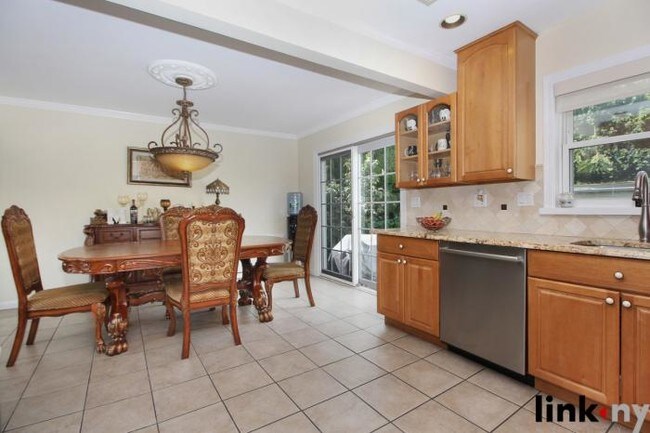 Building Photo - 3 bedroom in EASTCHESTER NY 10709