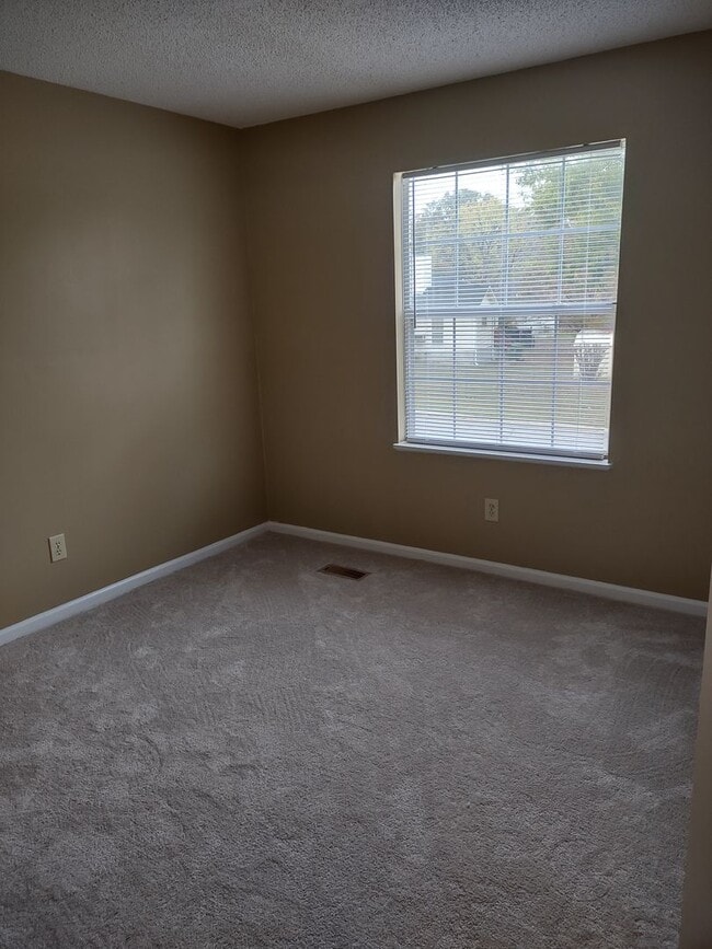 Building Photo - 202 Hookston Way