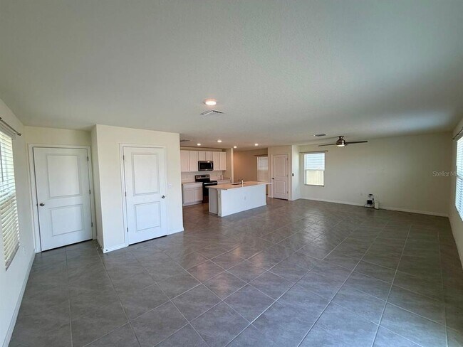 Foto del edificio - 24706 NW 11th Pl