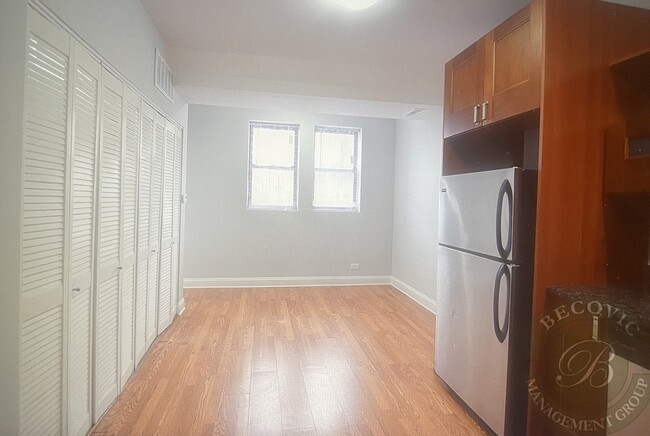 Building Photo - 7528 N Seeley Ave
