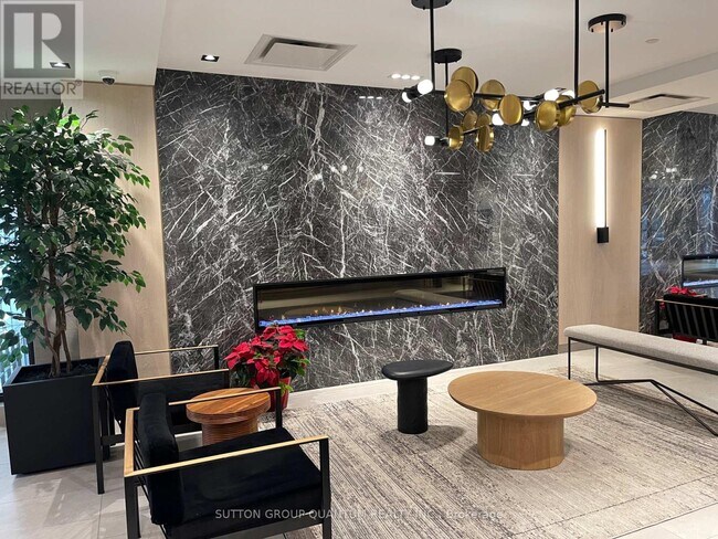 Photo du bâtiment - 50 George Butchart Dr