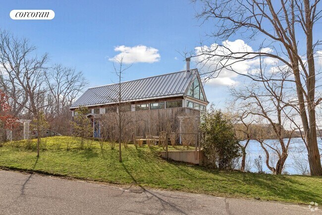 Building Photo - 33 Lake Side Dr