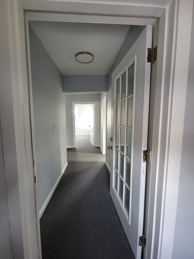 Entrada - 12 Ridge Ave