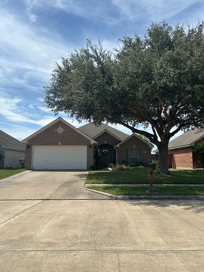 Foto del edificio - 411 Mason Cir