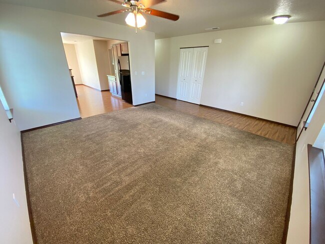 Building Photo - Well-Built 3 Bedroom Home for Rent!