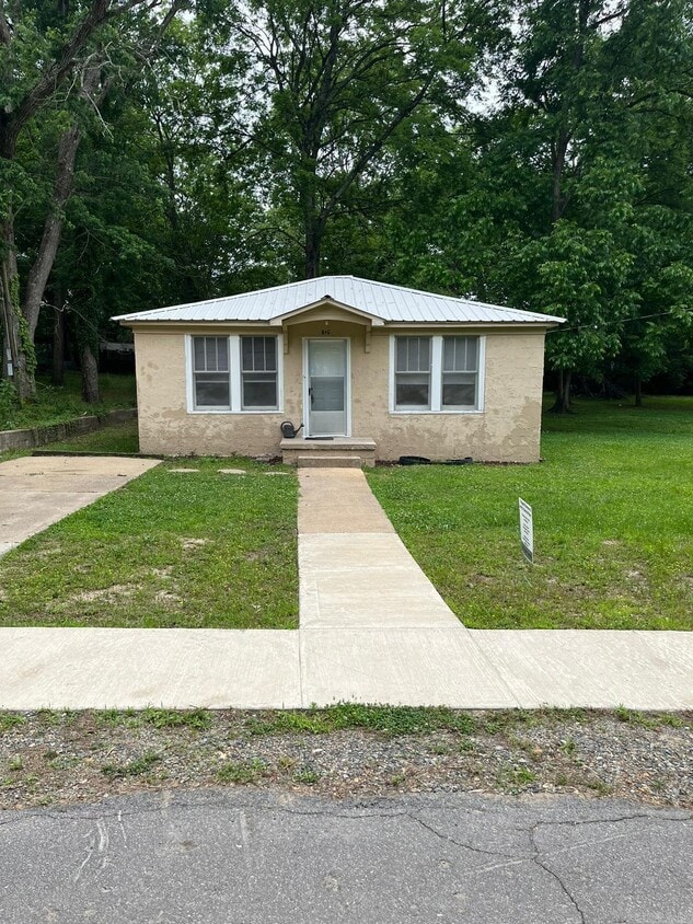Primary Photo - 223 W Highland Ave