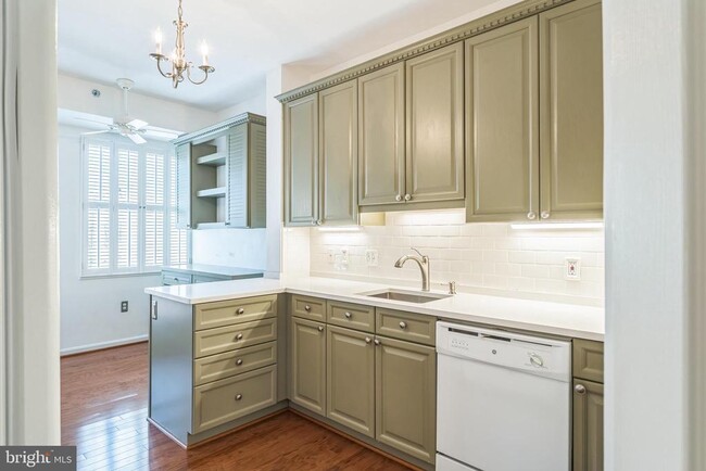 Building Photo - 940 Astern Way