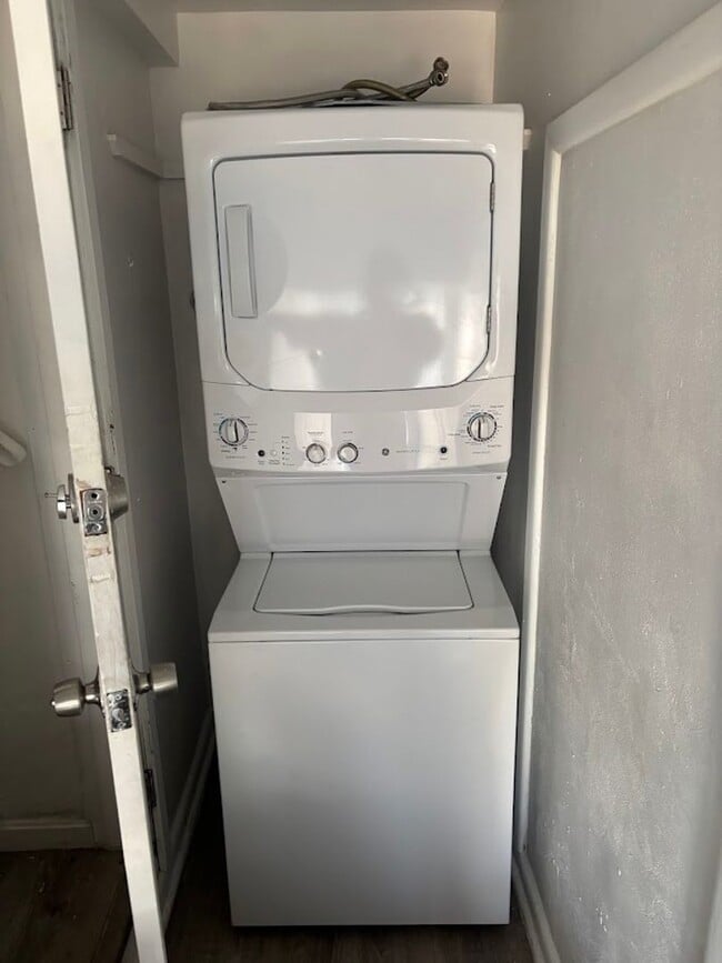 Foto del edificio - 4745 Lind St